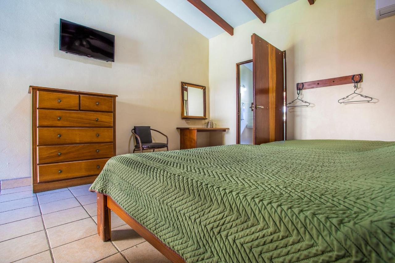 Hotel La Hacienda Quesada  Esterno foto